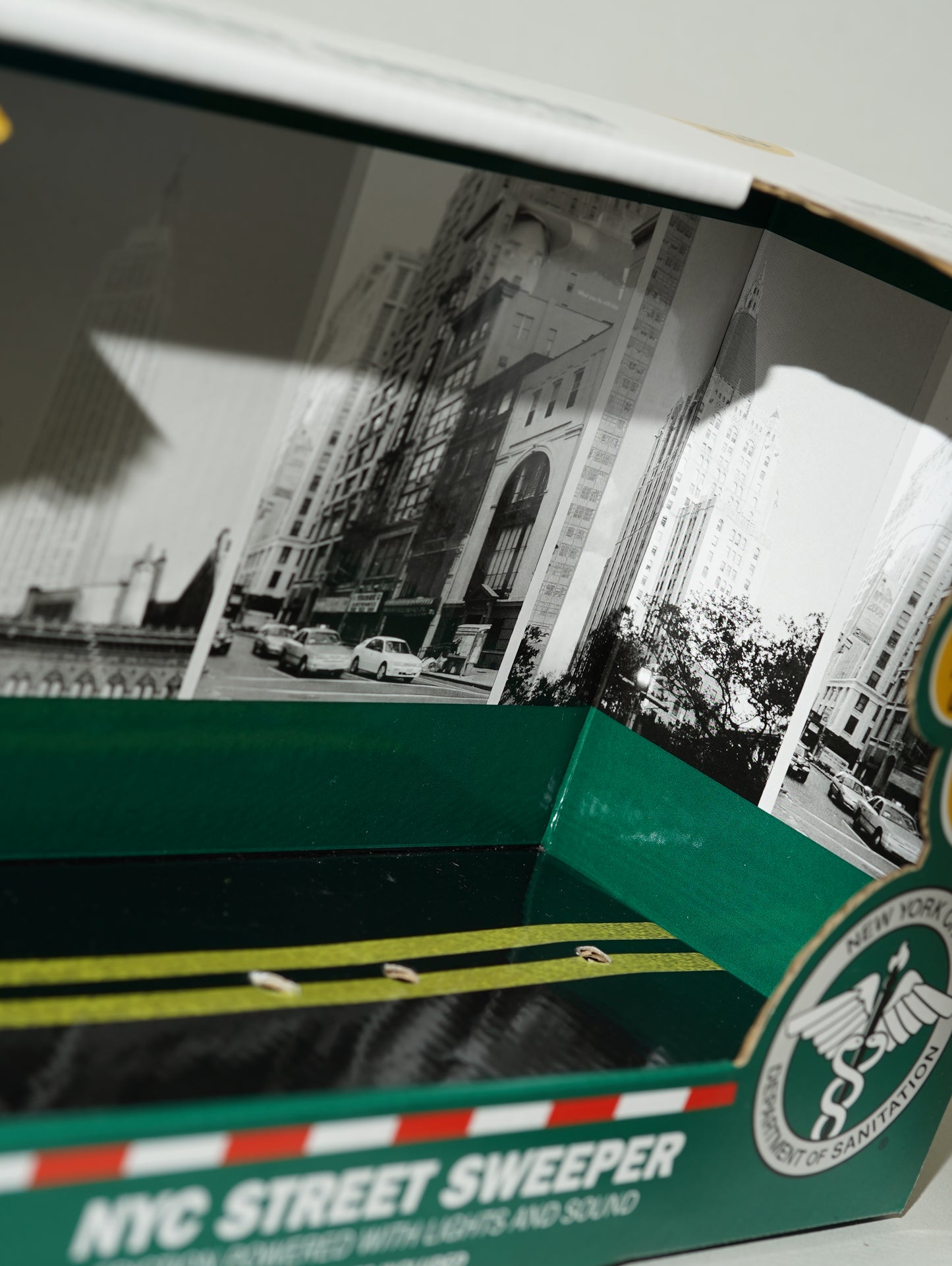 1:16 DSNY Street Sweeper with Lights & Sounds