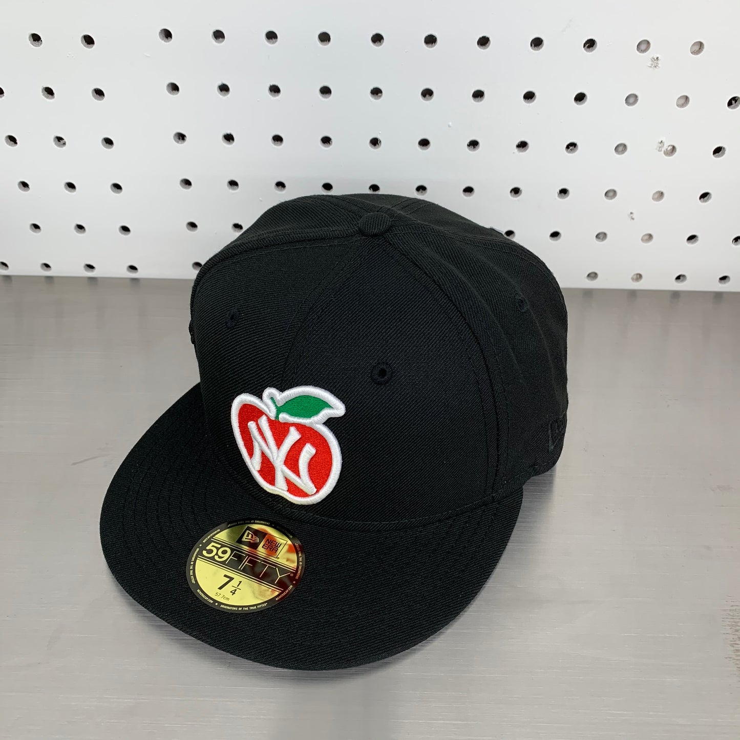 New York Yankees New Era 59FIFTY Fitted Cap "Apple- Black"