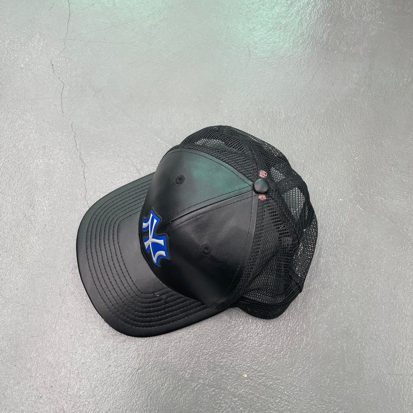 New York Yankees New Era 9FIFTY SnapBack Cap "Fake Leather x Mesh"