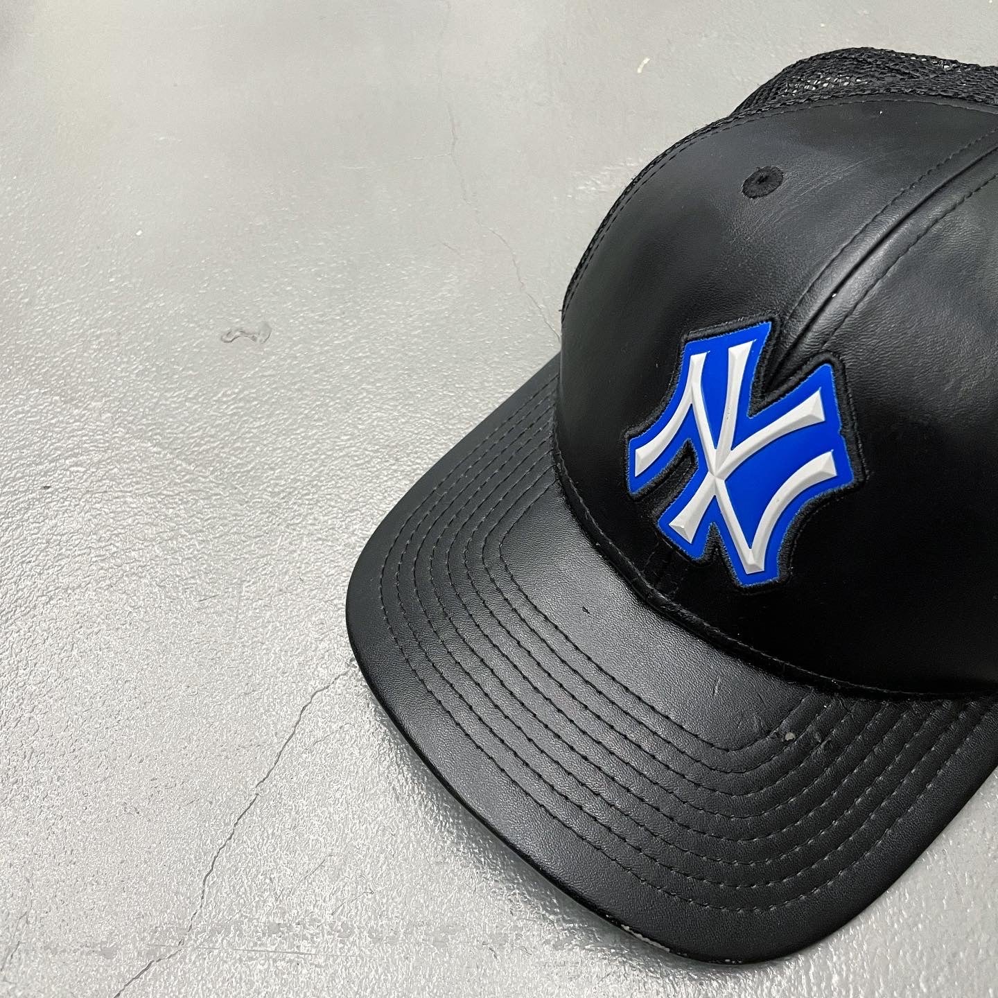 New York Yankees New Era 9FIFTY SnapBack Cap "Fake Leather x Mesh"