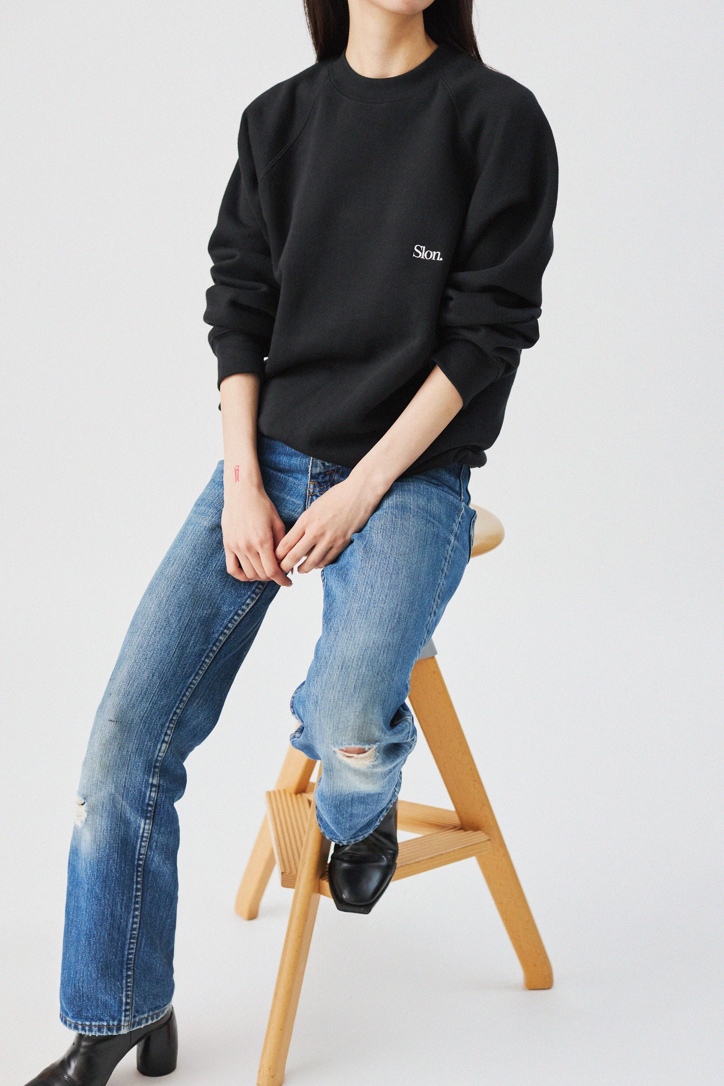 Slon Russell Raglan Crew - Black