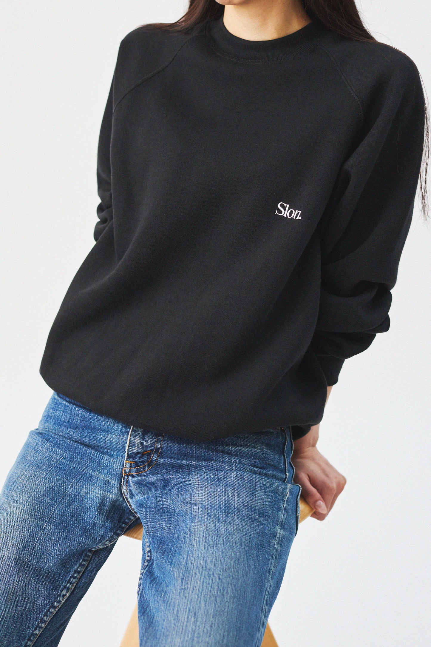 Slon Russell Raglan Crew - Black