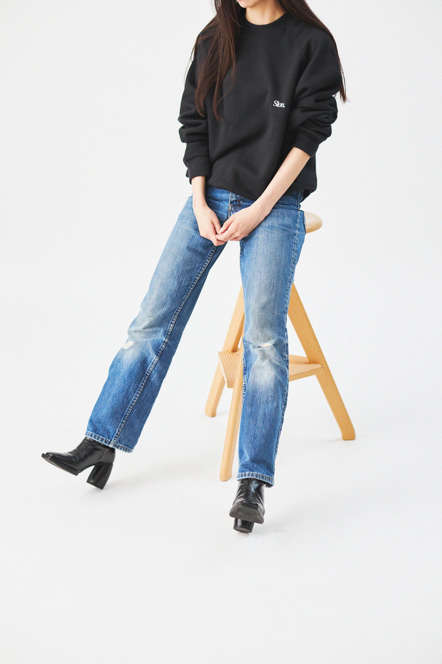 Slon Russell Raglan Crew - Black