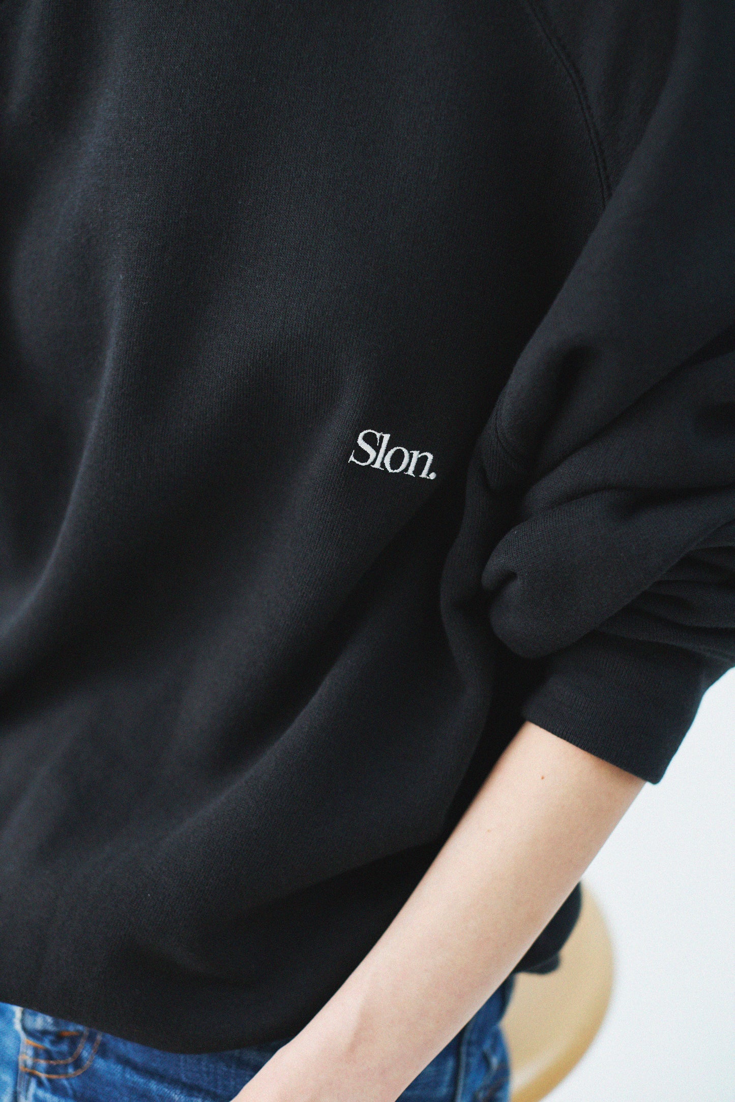 Slon Russell Raglan Crew - Black