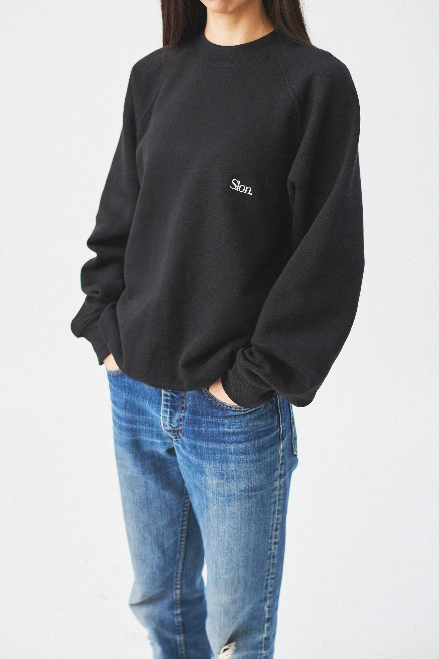 Slon Russell Raglan Crew - Black