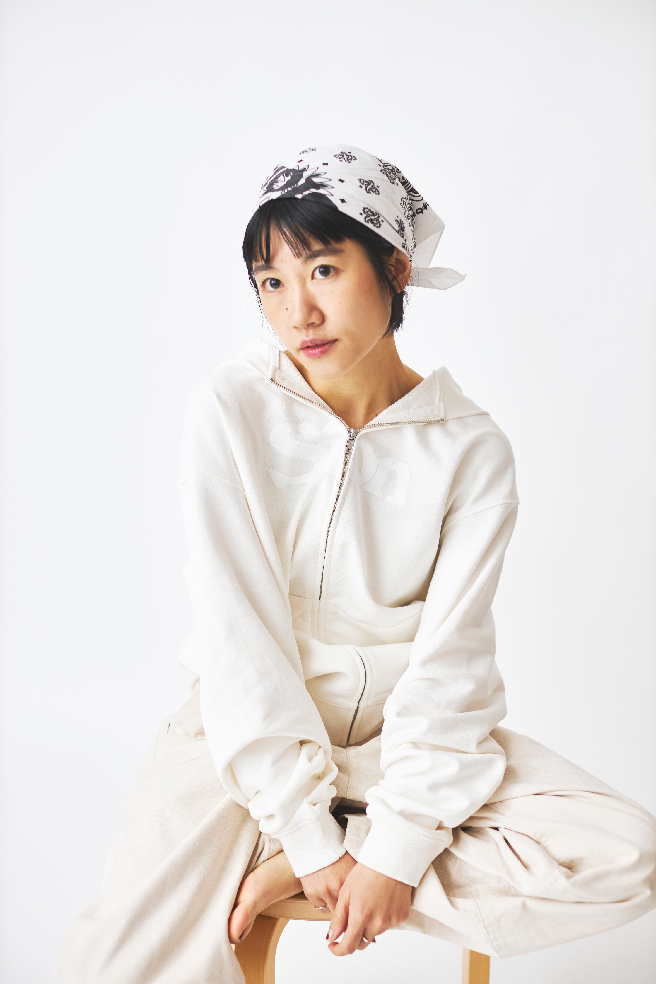トップス Slon Basic Full Zip Hoodie Slon Basic Full Zip Hoodie - White – SLON STORE