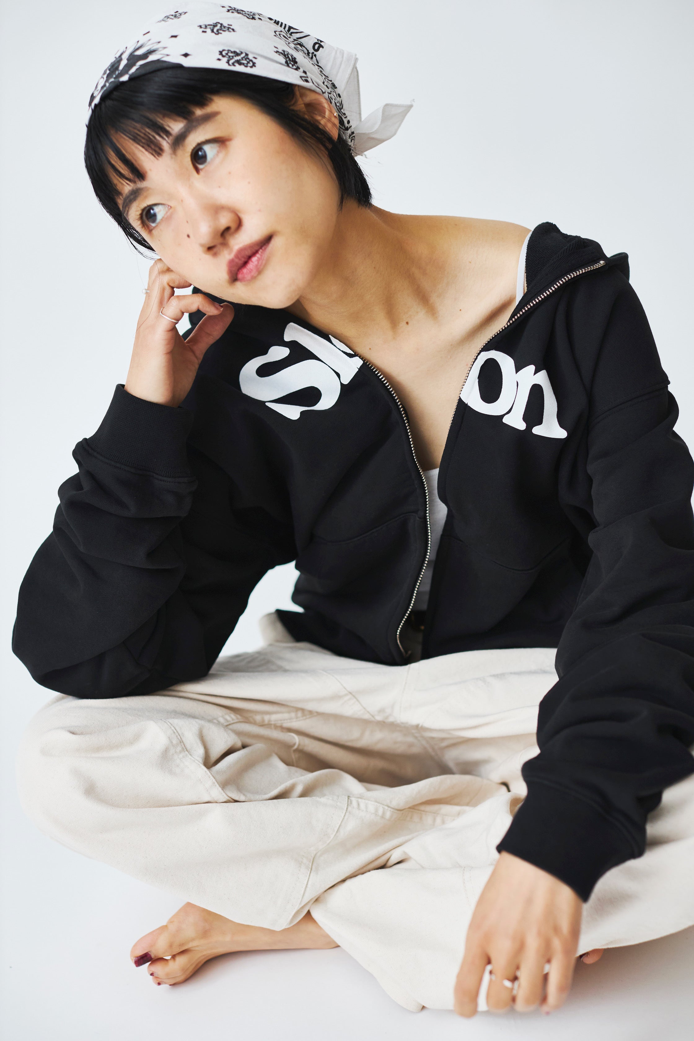 トップス Slon Basic Full Zip Hoodie Slon Basic Full Zip Hoodie - Garment Dyed Black – SLON STORE