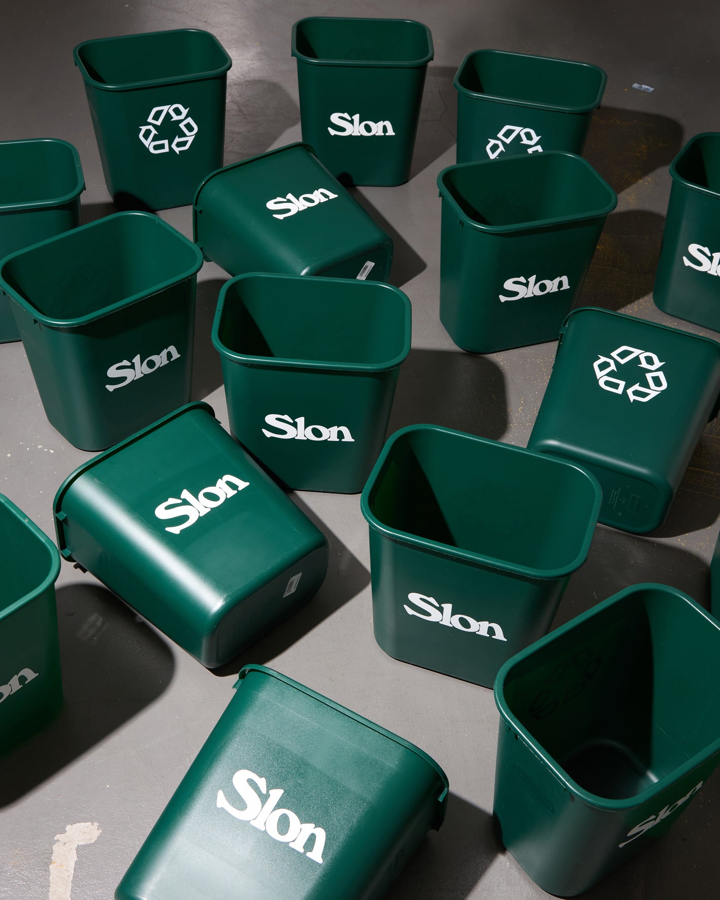 Slon Rubbermaid®︎ Trash Bin