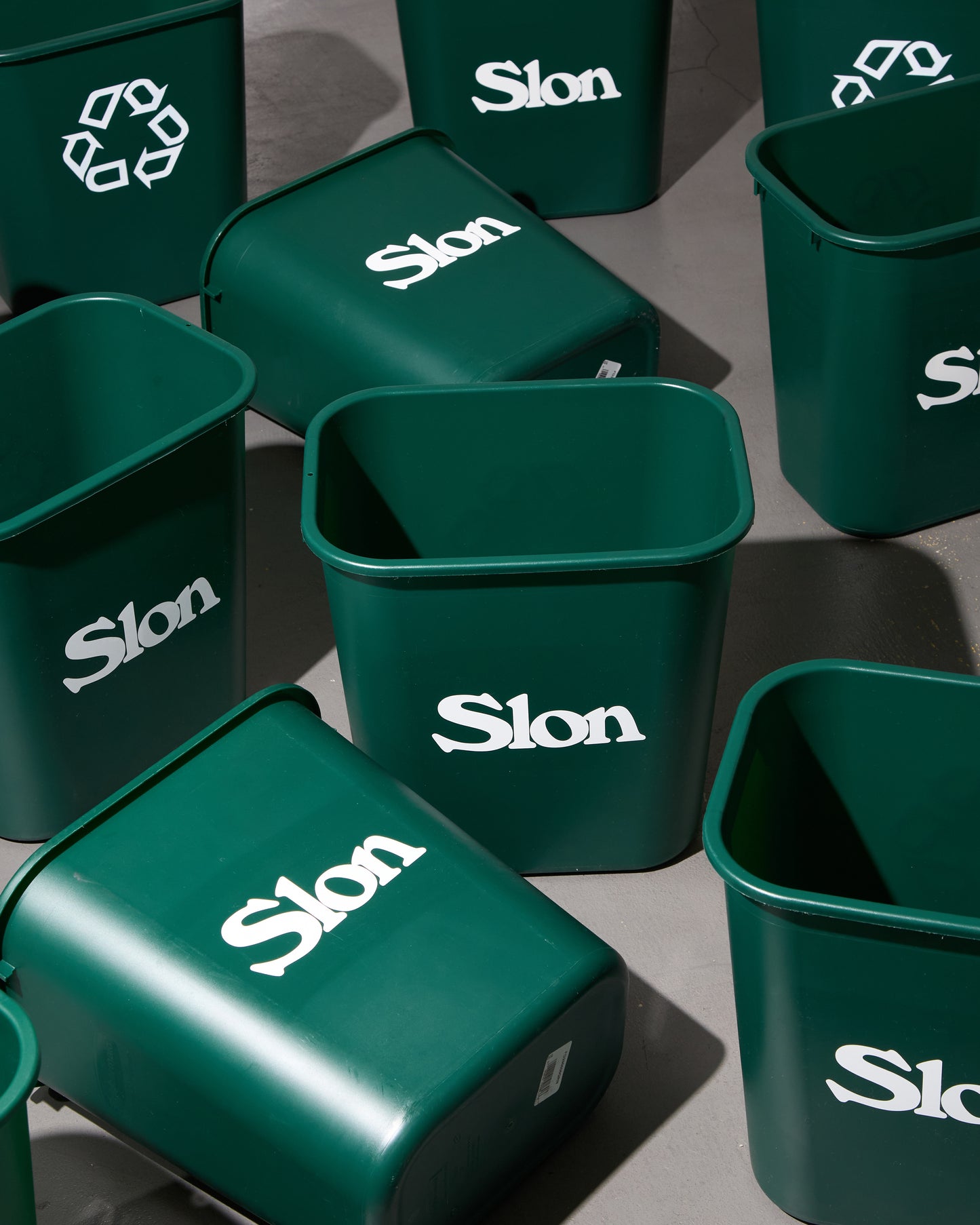 Slon Rubbermaid®︎ Trash Bin
