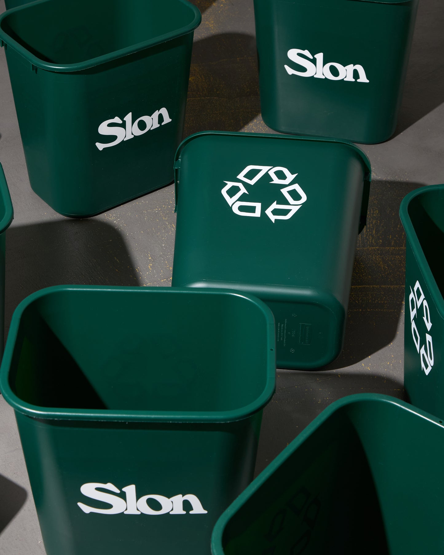 Slon Rubbermaid®︎ Trash Bin