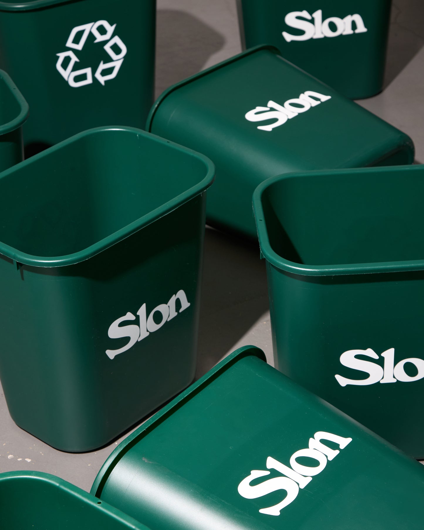 Slon Rubbermaid®︎ Trash Bin