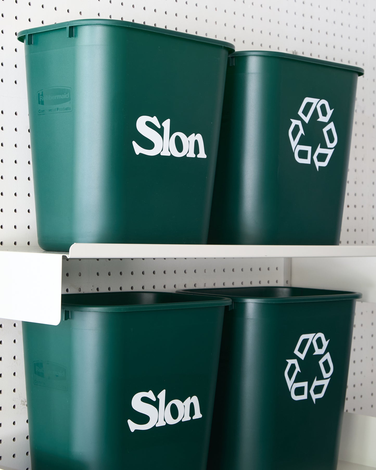 Slon Rubbermaid®︎ Trash Bin