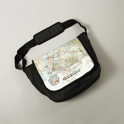 BIG APPLE ADVENTURE Messenger Bag