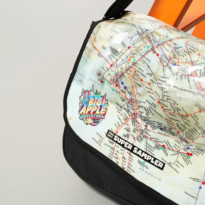 BIG APPLE ADVENTURE Messenger Bag