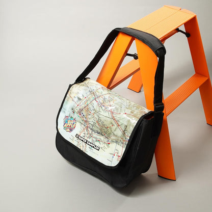 BIG APPLE ADVENTURE Messenger Bag