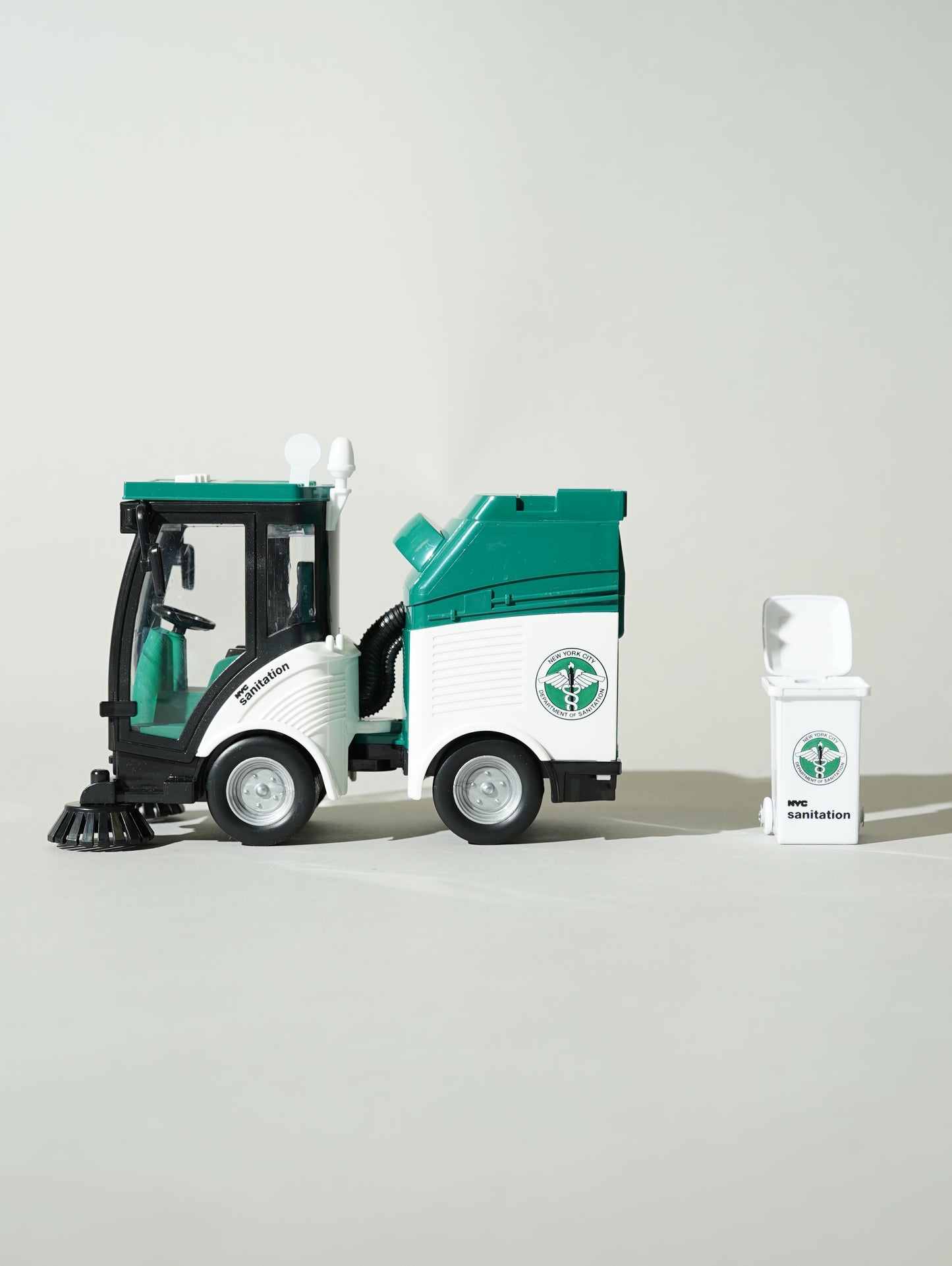1:16 DSNY Street Sweeper with Lights & Sounds