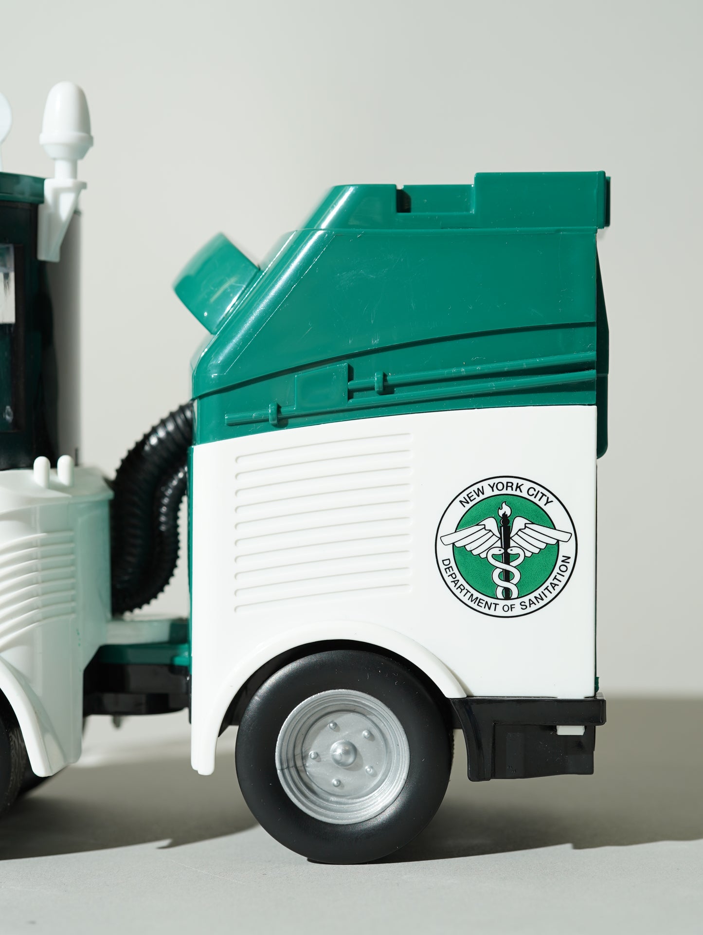 1:16 DSNY Street Sweeper with Lights & Sounds