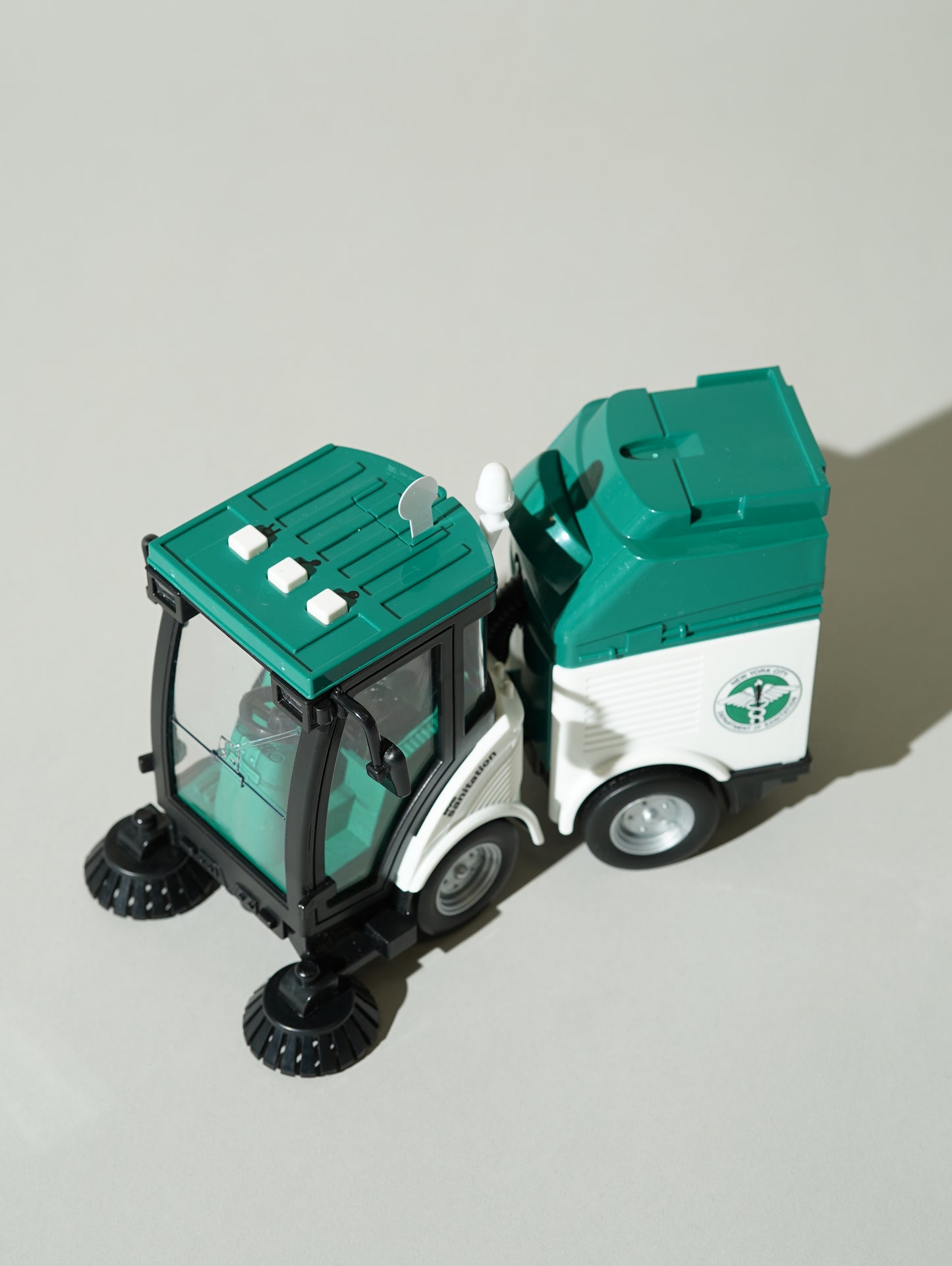 1:16 DSNY Street Sweeper with Lights & Sounds