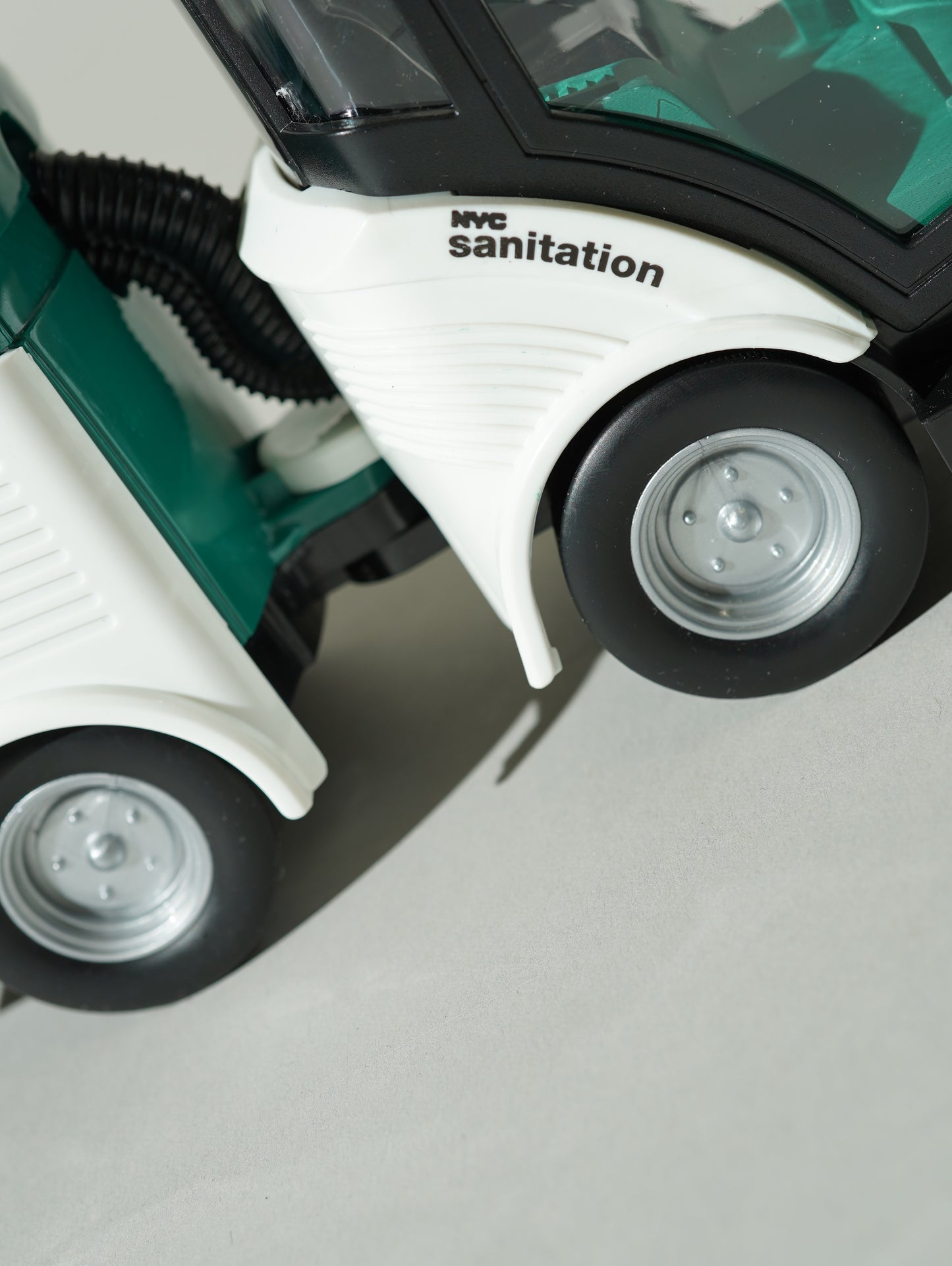 1:16 DSNY Street Sweeper with Lights & Sounds
