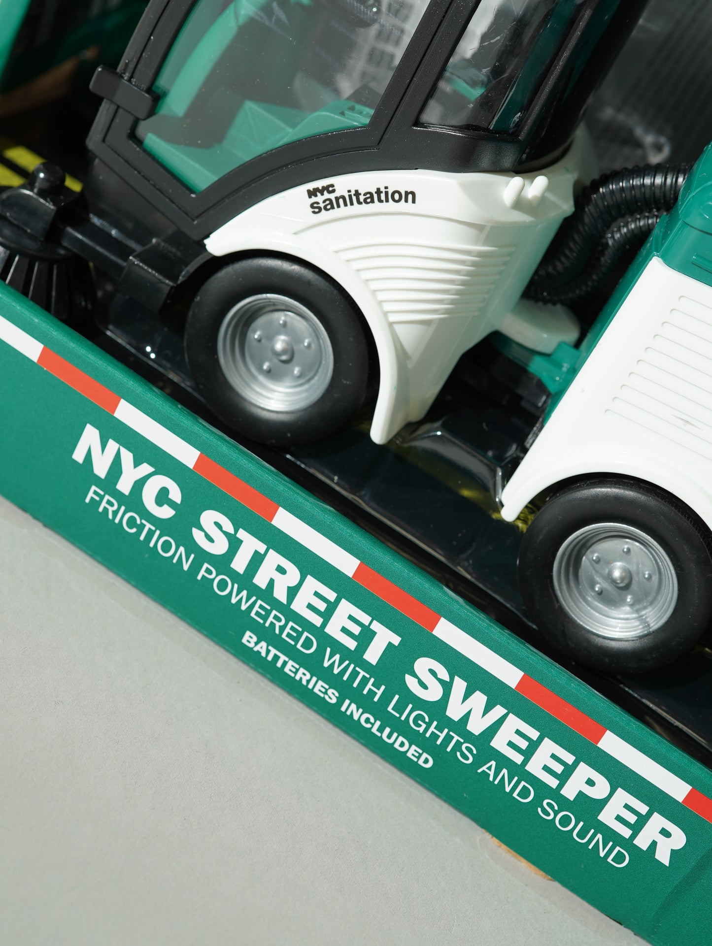 1:16 DSNY Street Sweeper with Lights & Sounds