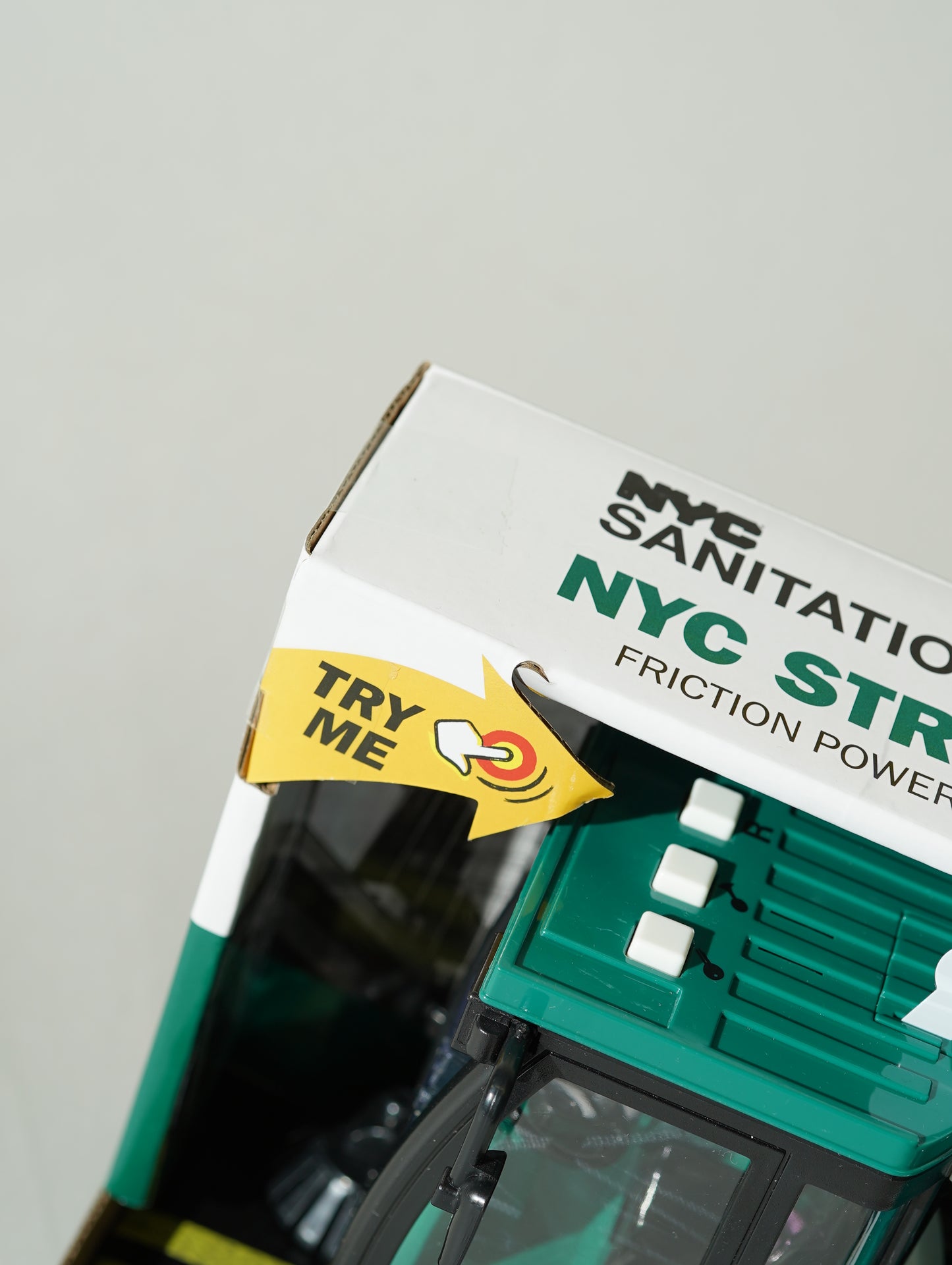 1:16 DSNY Street Sweeper with Lights & Sounds