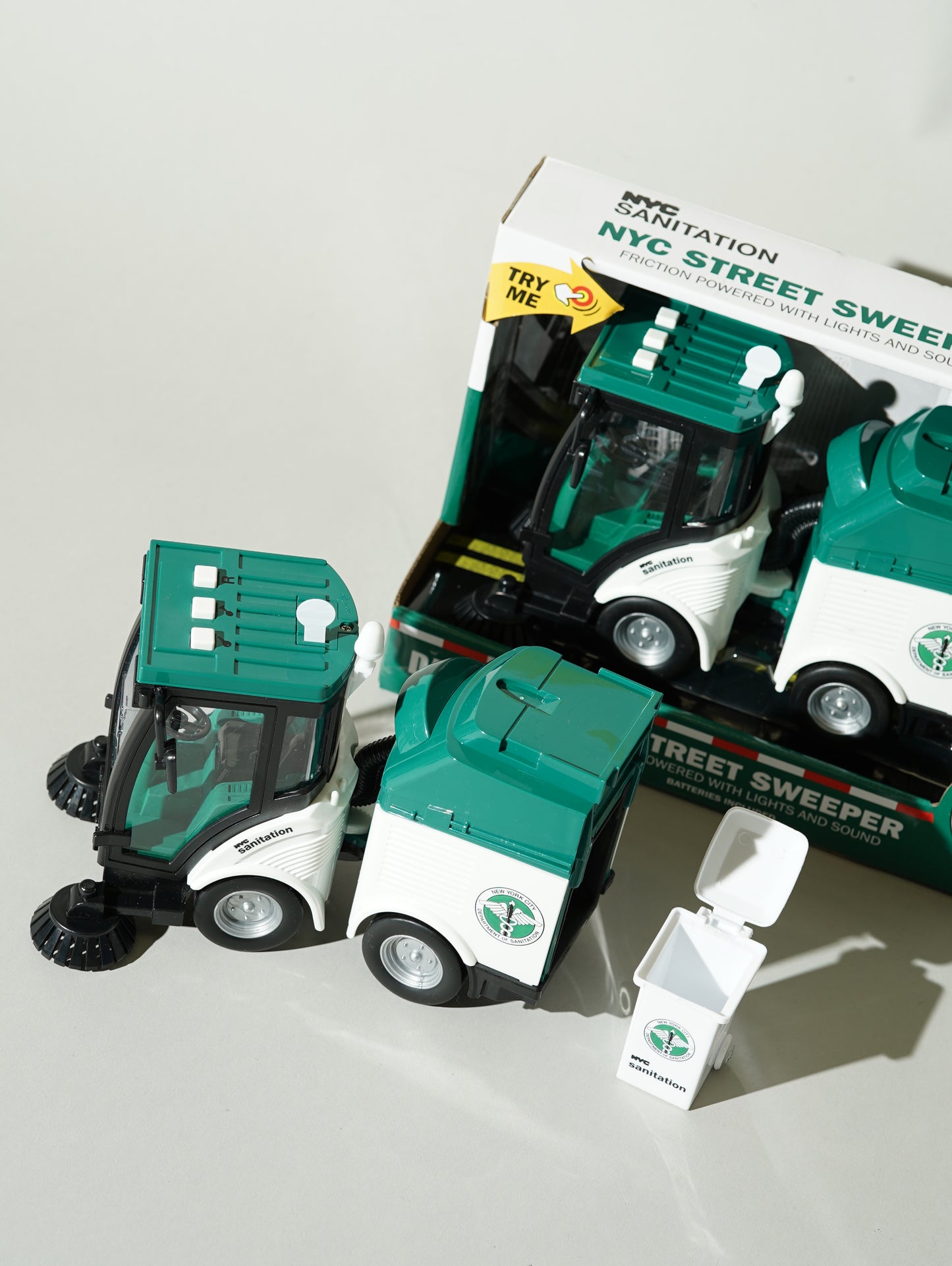1:16 DSNY Street Sweeper with Lights & Sounds