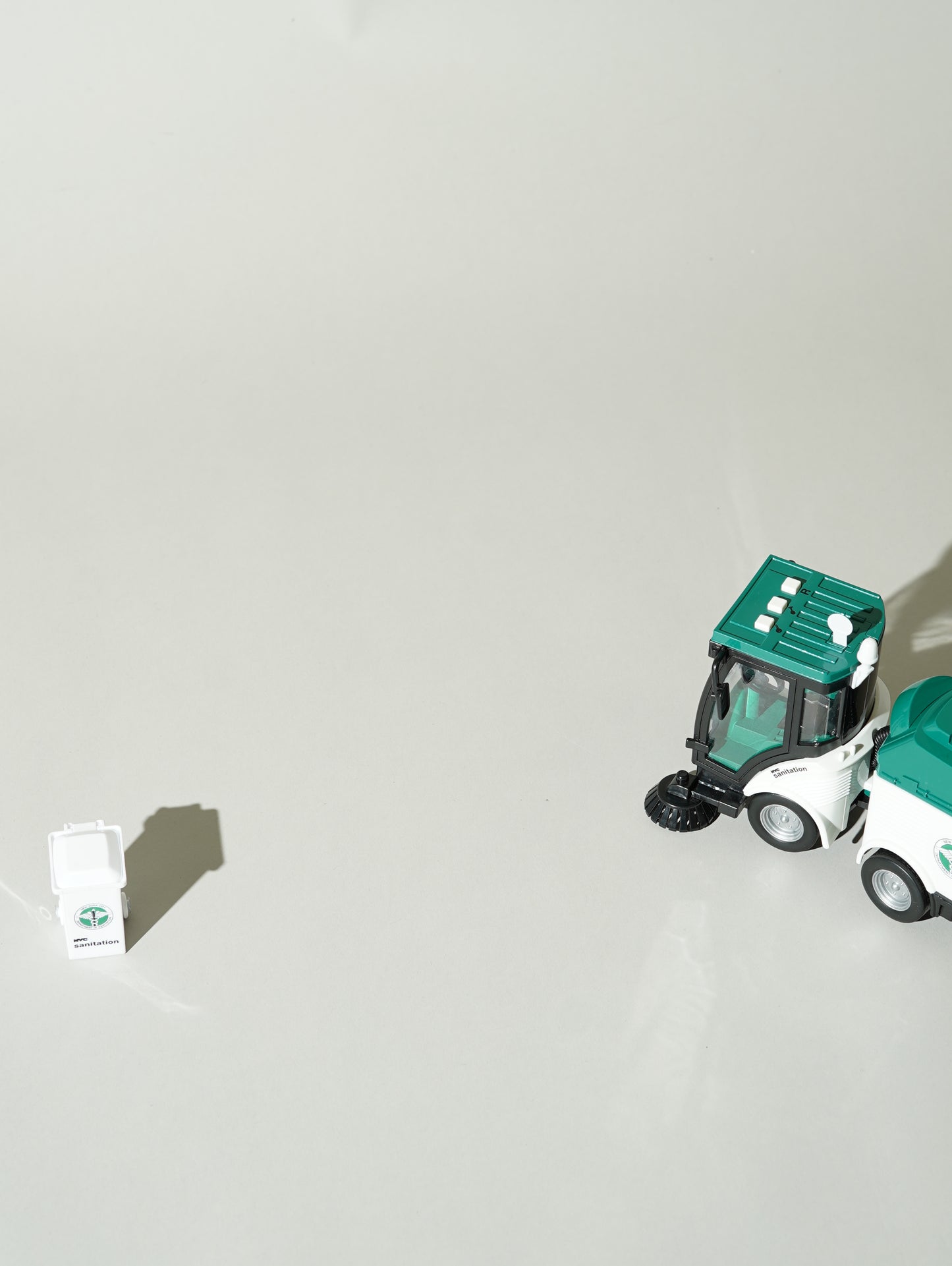 1:16 DSNY Street Sweeper with Lights & Sounds