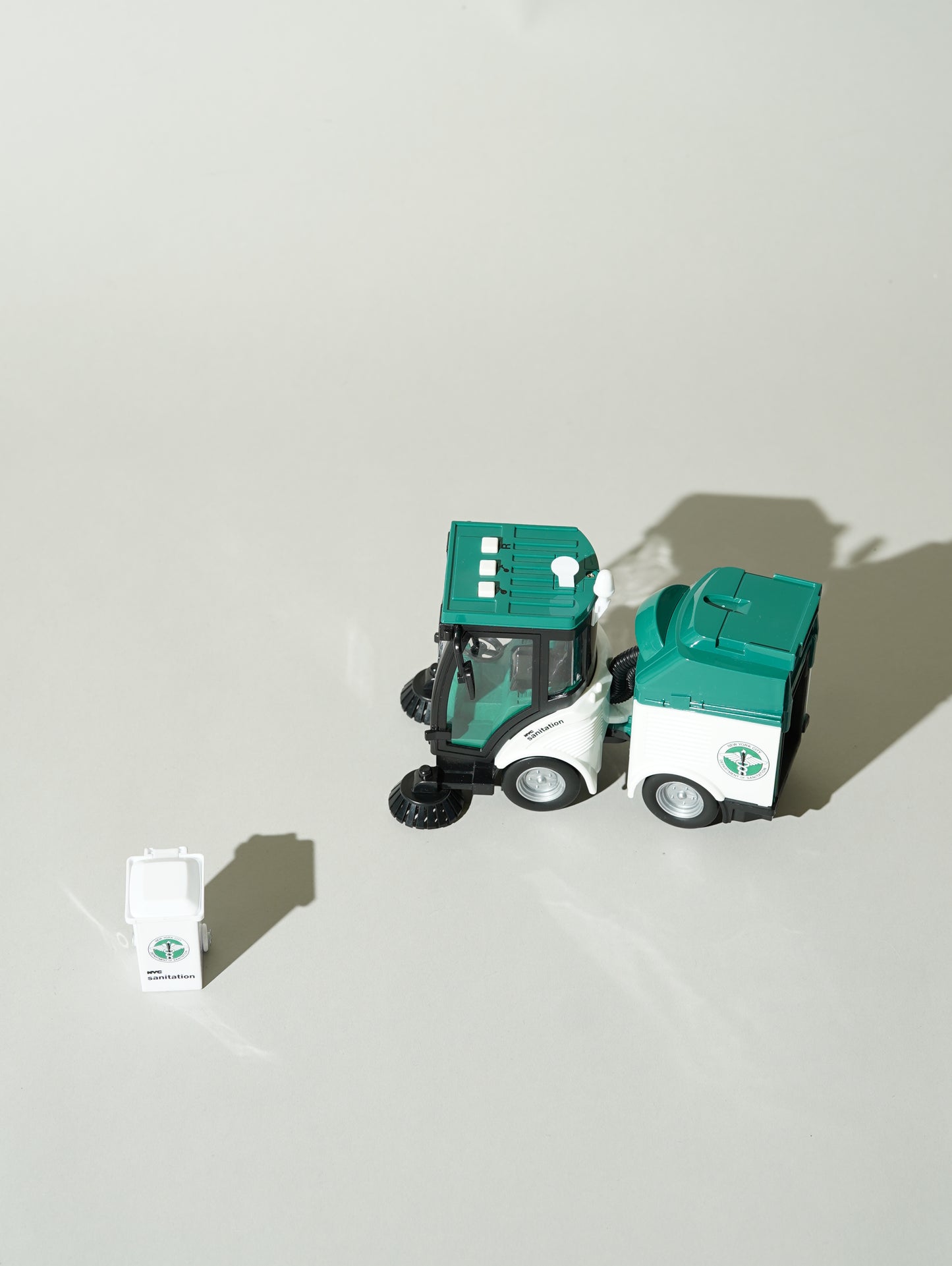 1:16 DSNY Street Sweeper with Lights & Sounds