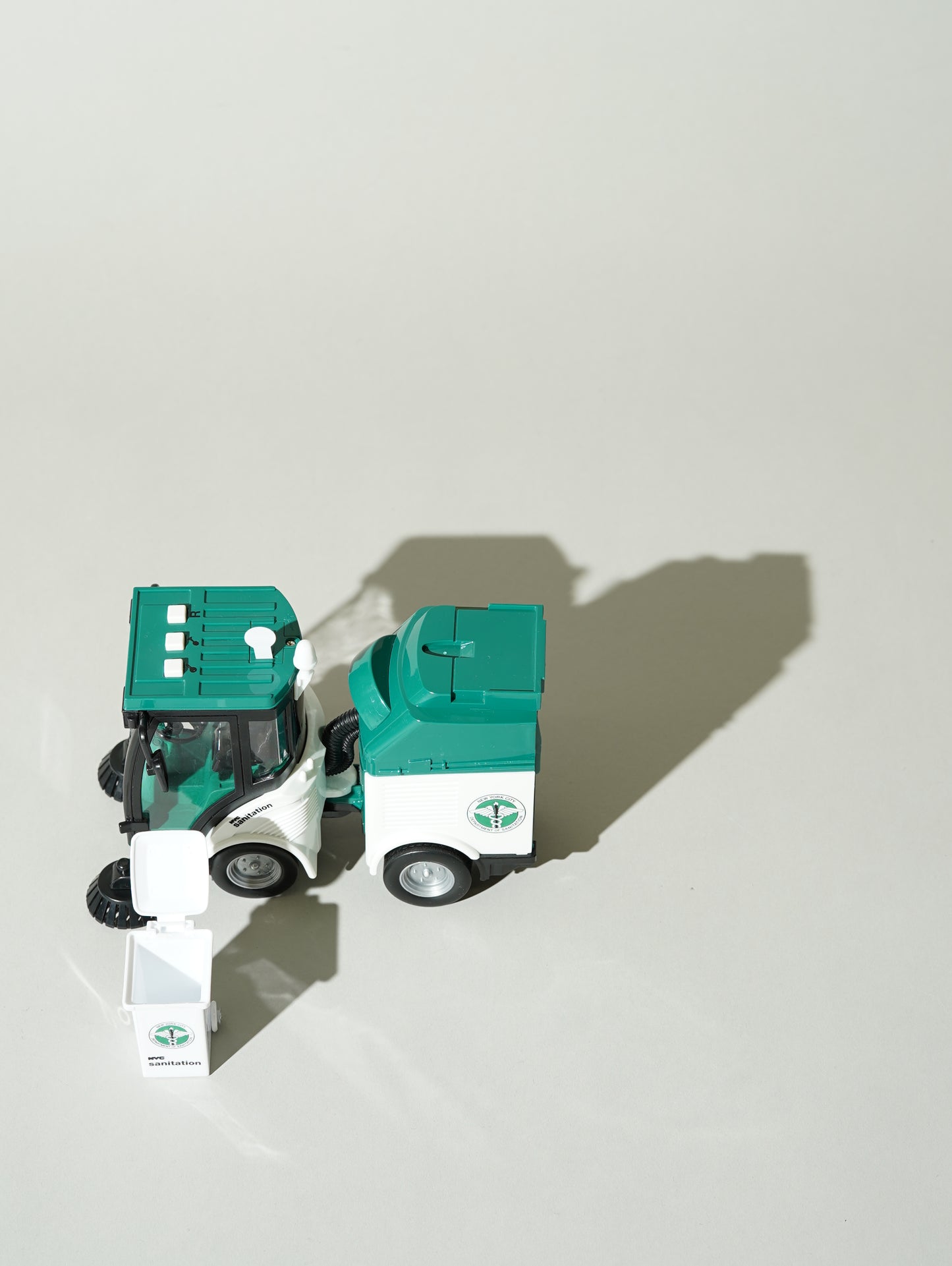 1:16 DSNY Street Sweeper with Lights & Sounds
