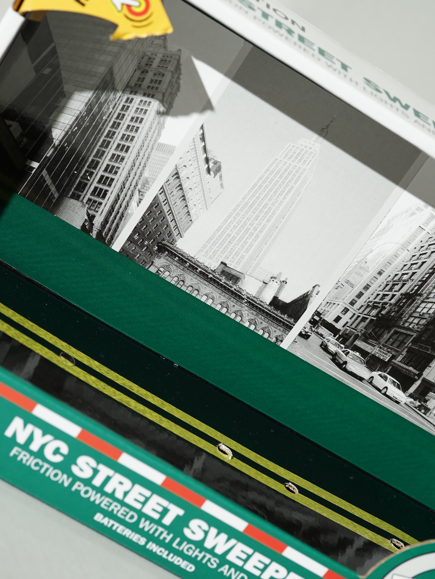1:16 DSNY Street Sweeper with Lights & Sounds