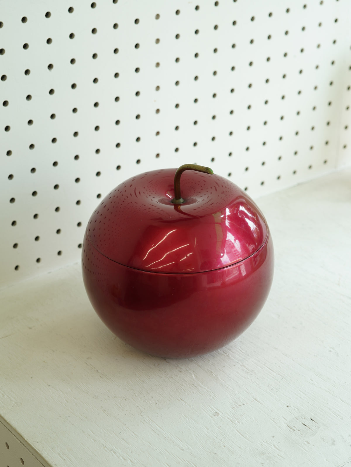 Apple Pyrex Container