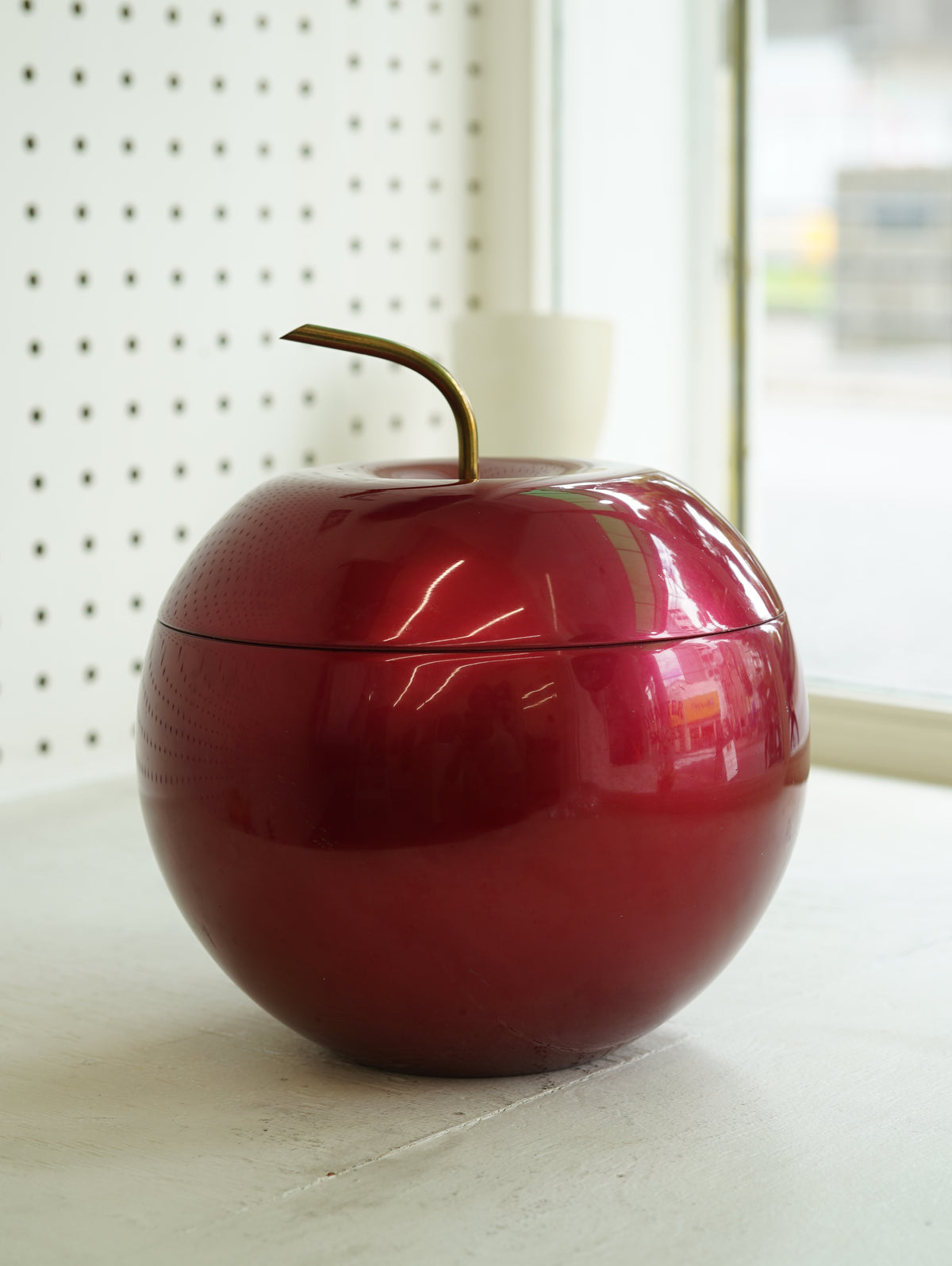 Apple Pyrex Container