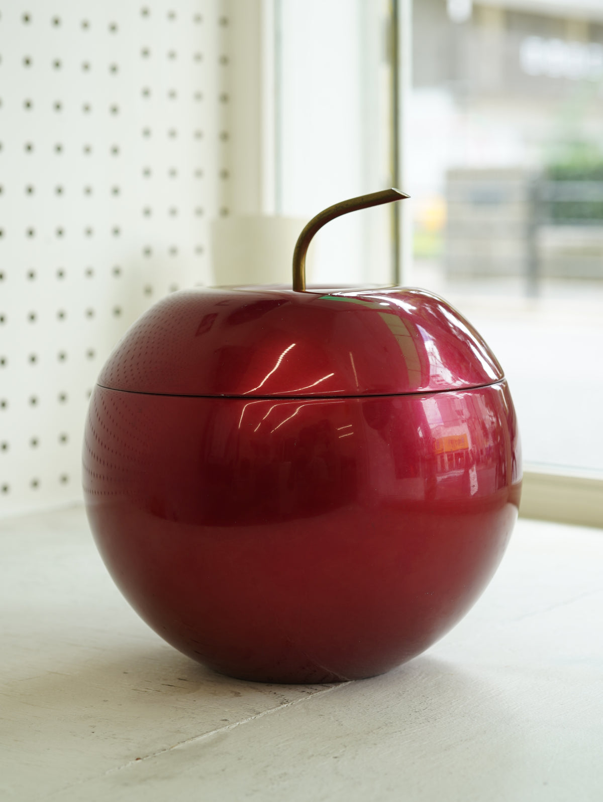 Apple Pyrex Container