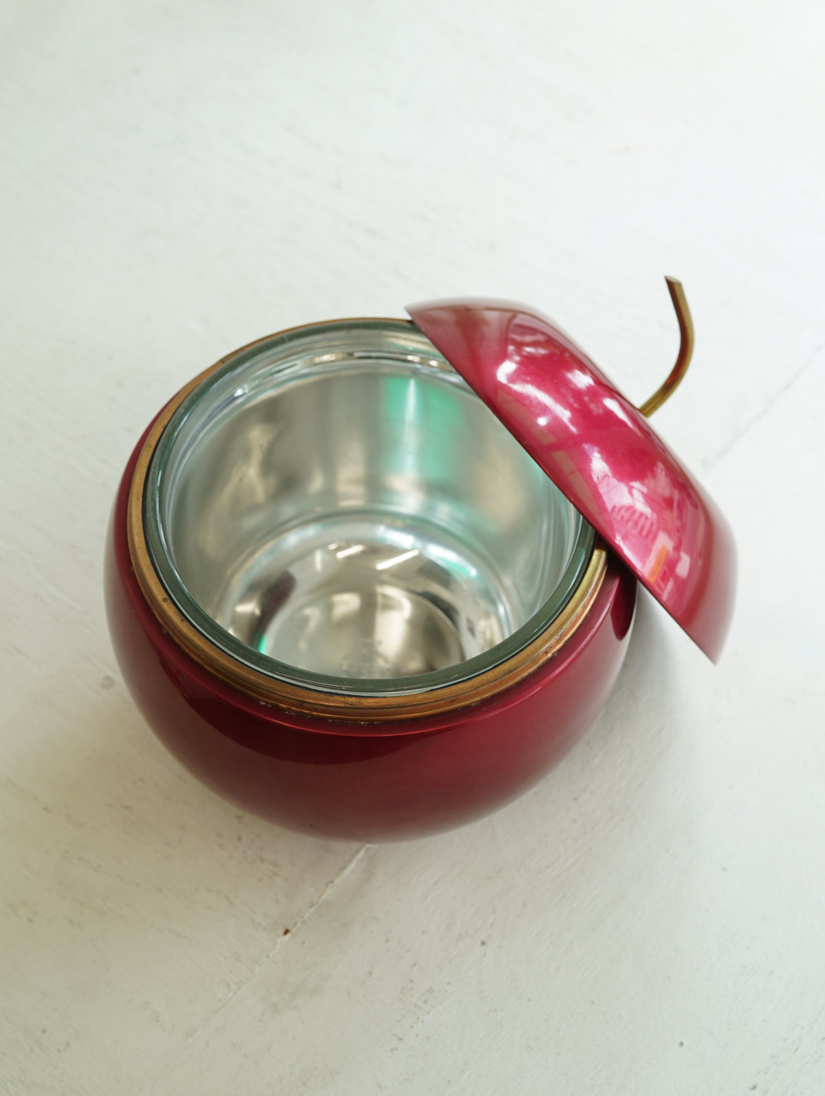 Apple Pyrex Container
