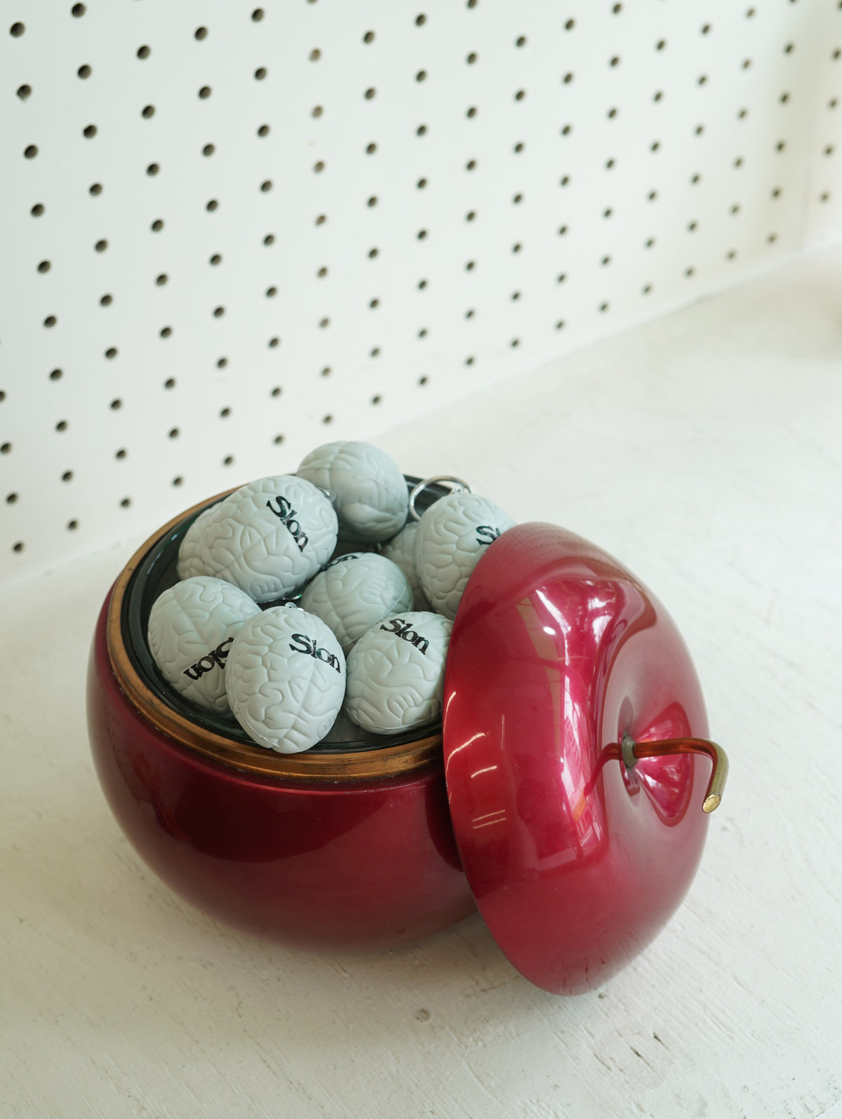 Apple Pyrex Container