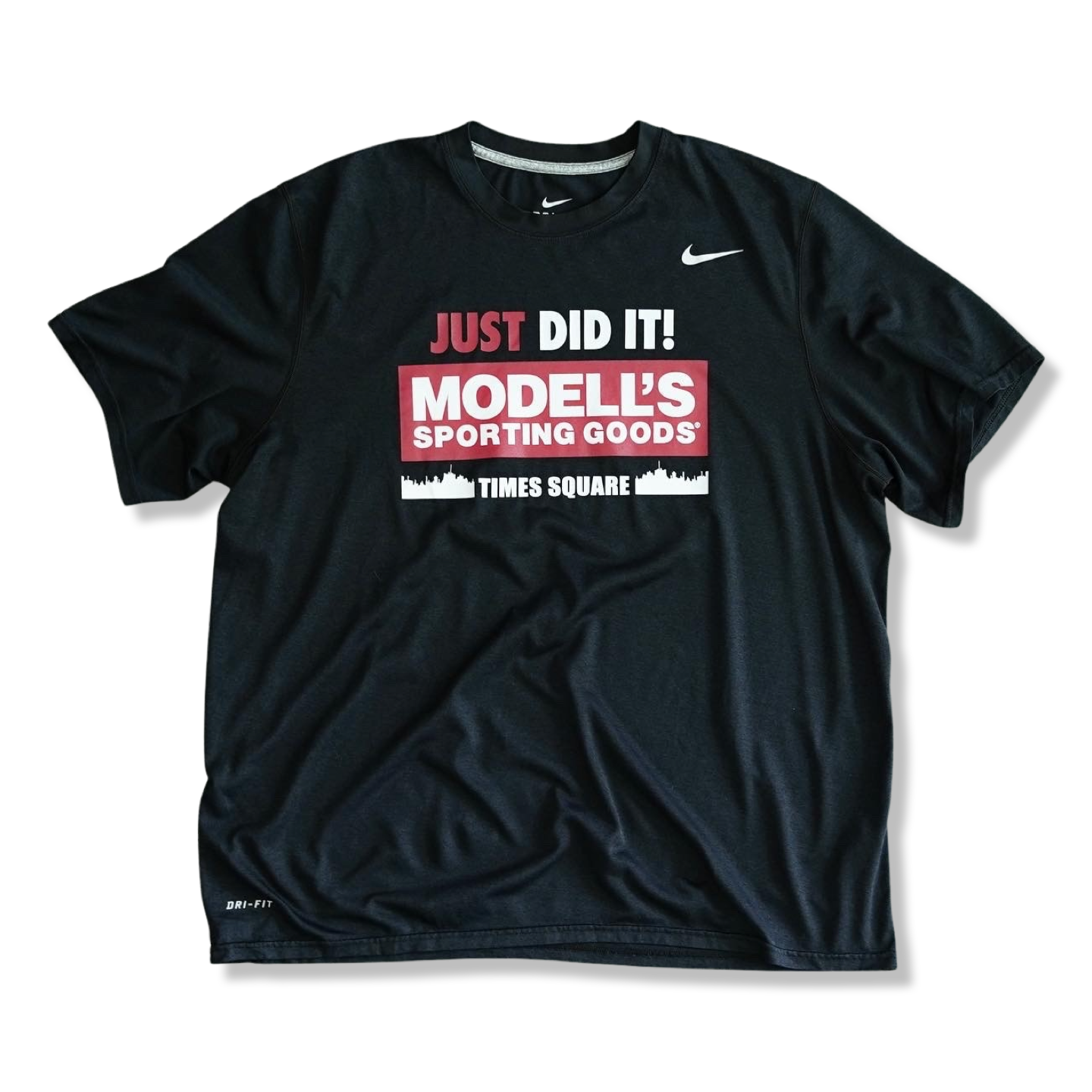MODELL'S SPORTING GOODS Nike Dri-Fit Tee