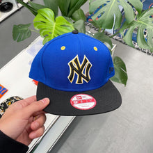 Load image into Gallery viewer, New York Yankees New Era 9FIFTY SnapBack Cap &quot;Blue&quot;
