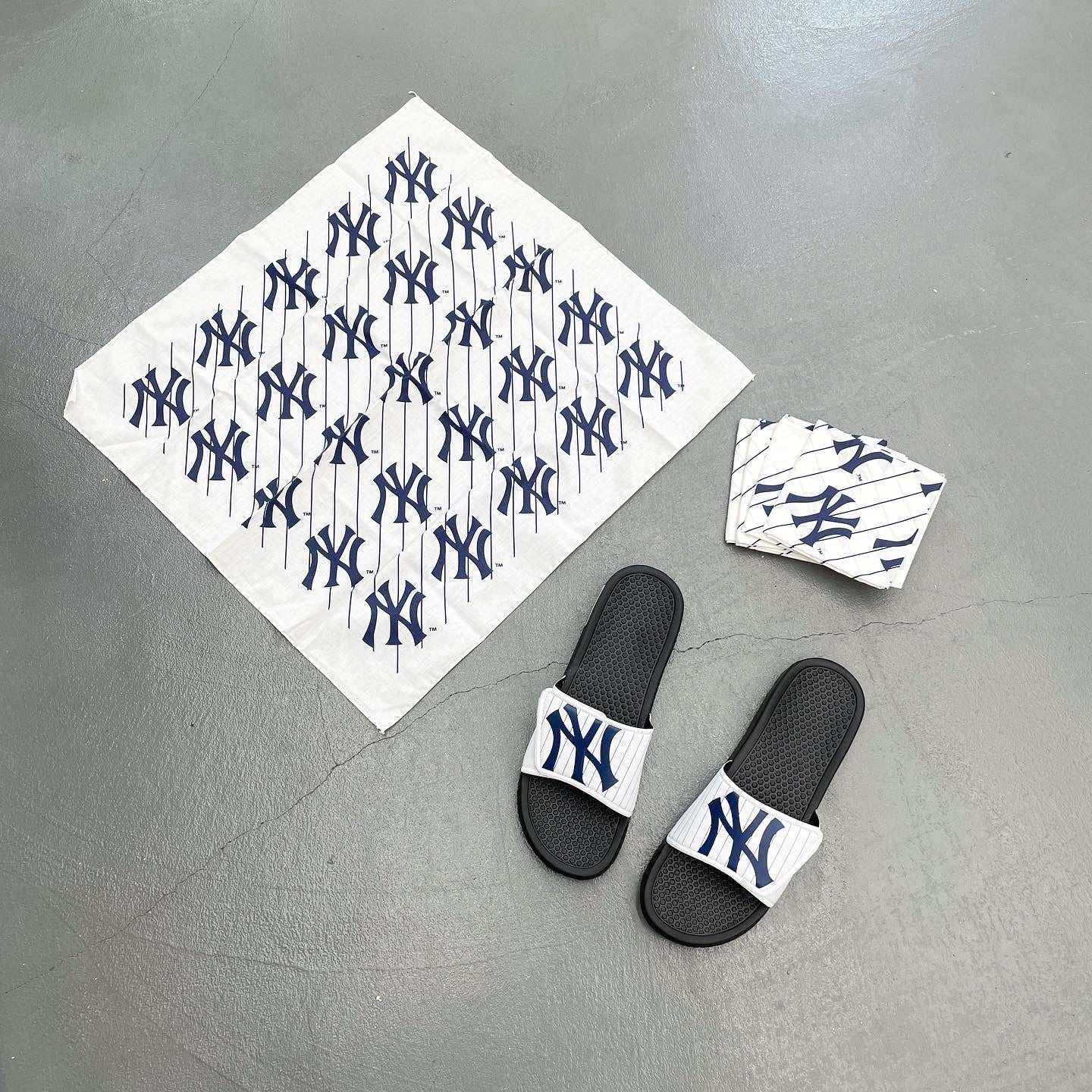 New York Yankees Striped Bandana & Slide