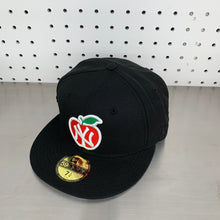 Load image into Gallery viewer, New York Yankees New Era 59FIFTY Fitted Cap &quot;Apple- Black&quot;
