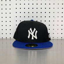 Load image into Gallery viewer, New York Yankees New Era 59FIFTY Fitted Cap &quot;Black x Blue&quot;

