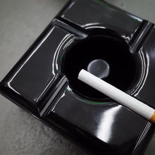 Load image into Gallery viewer, Plastic Ashtrays from US
