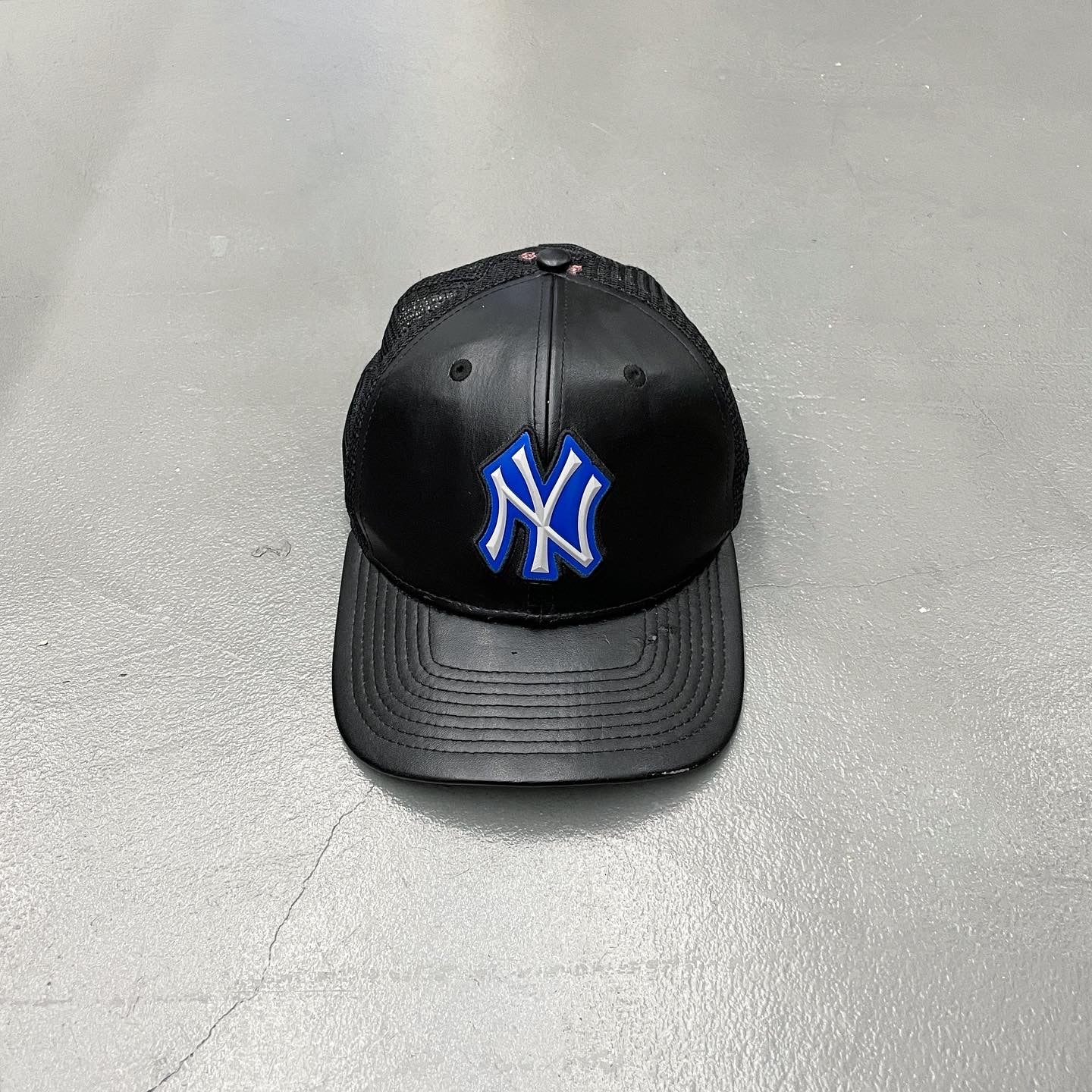 New York Yankees New Era 9FIFTY SnapBack Cap "Fake Leather x Mesh"