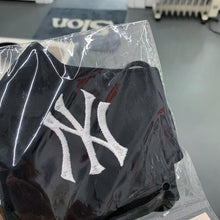 Load image into Gallery viewer, New York Yankees Bootleg Face Mask
