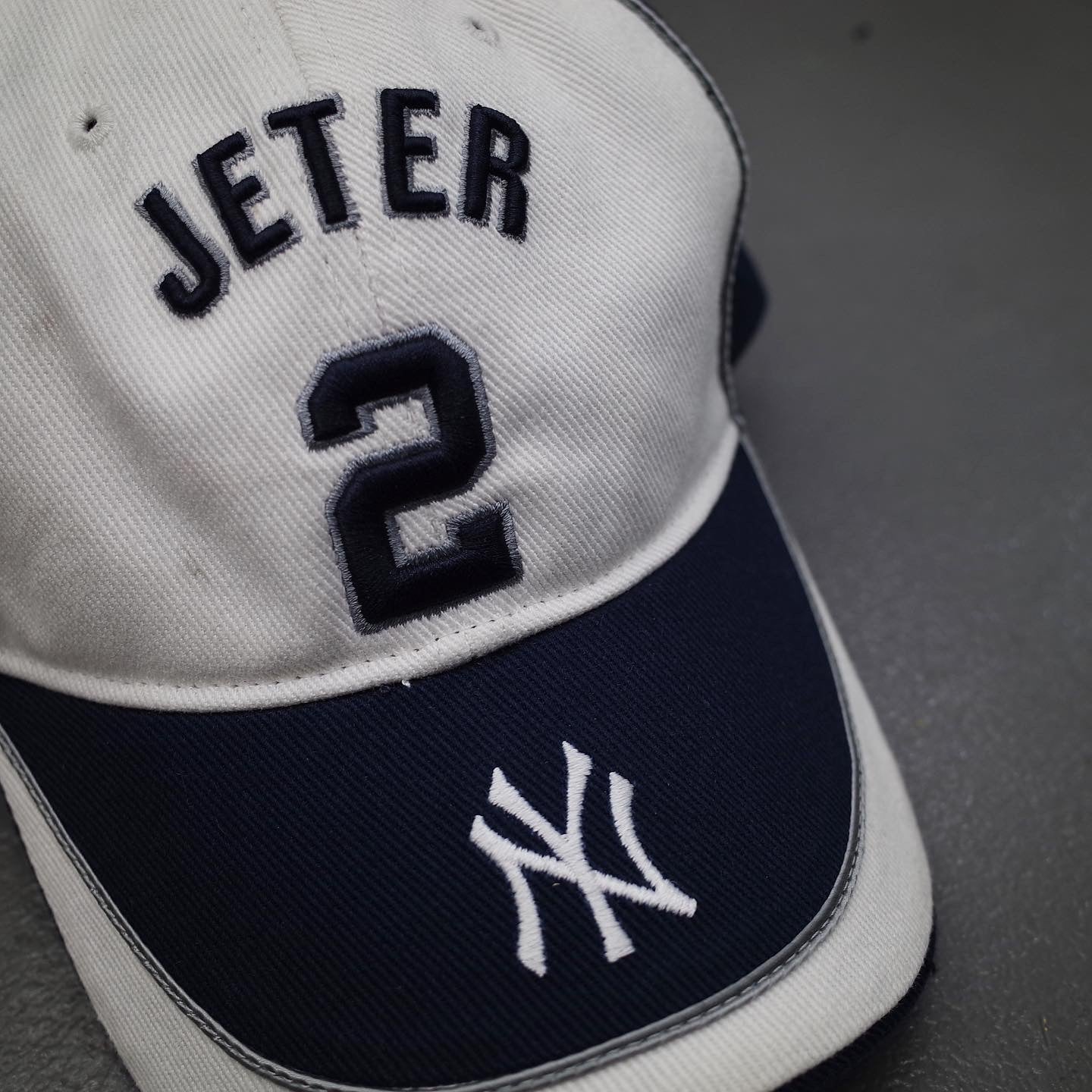 New York Yankees Derek Jeter Cap / Water Bottle